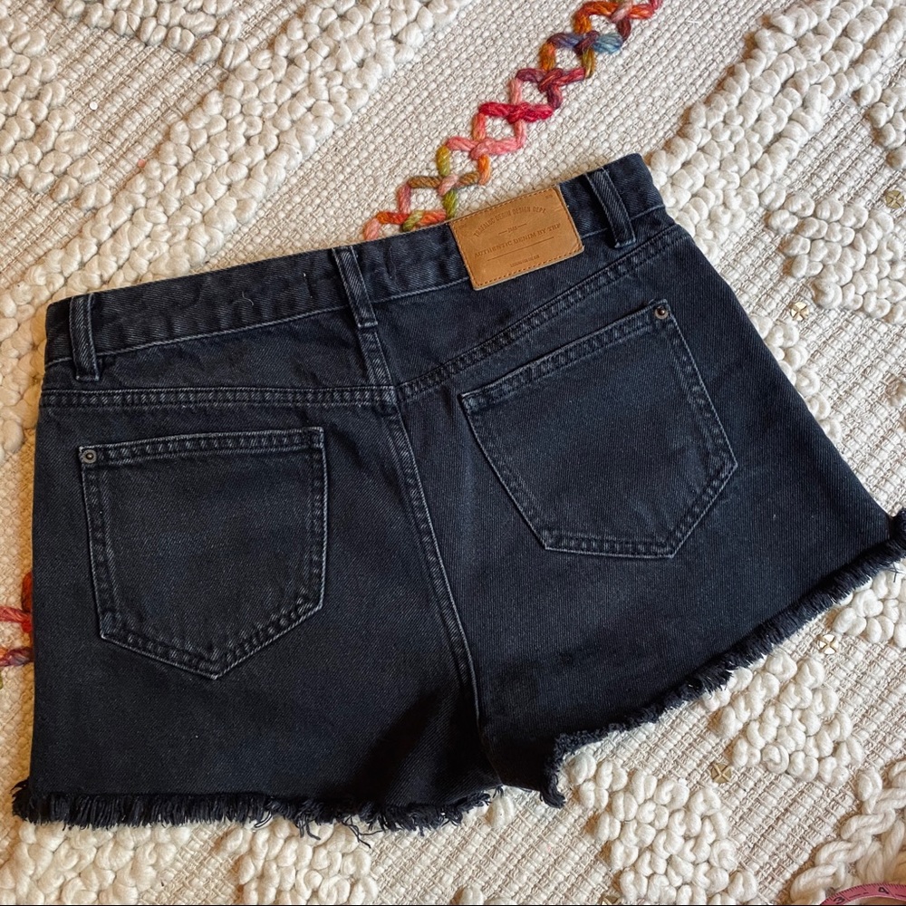 Sold ZARA Black High Rise Frayed Hem Denim Shorts - Picture 7 of 11